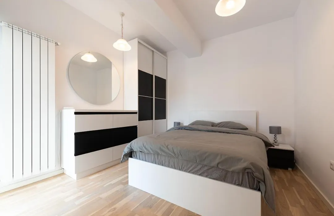 Eva - Bright Apt With Balcony Near Veranda Mall-1